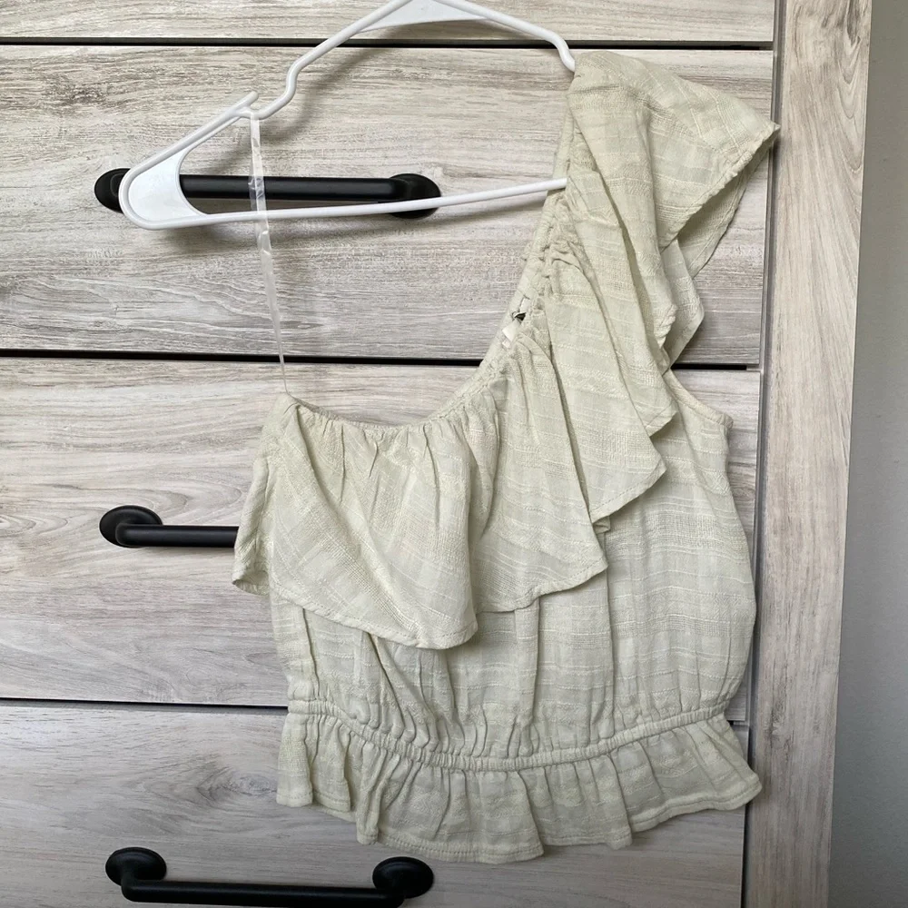 AE Ruffled One Shoulder Bubble Top - Picture 2 of 3